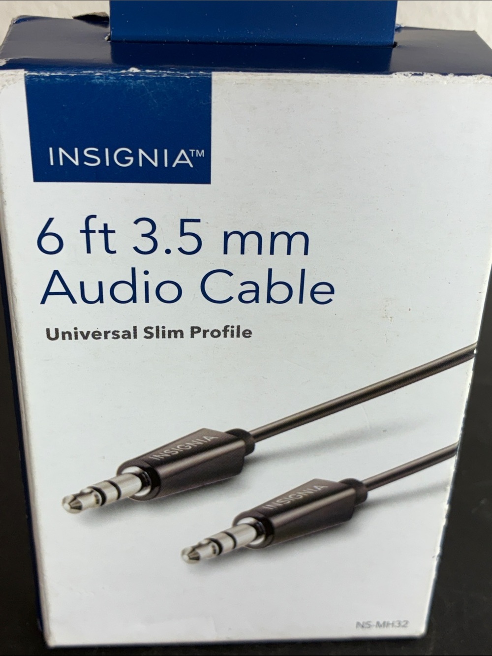Insignia 6 ft 3.5mm Audio Cable - Black